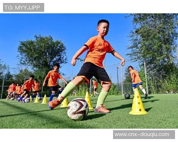 青少年足球培训班助力孩子们健康成长与团队合作精神培养